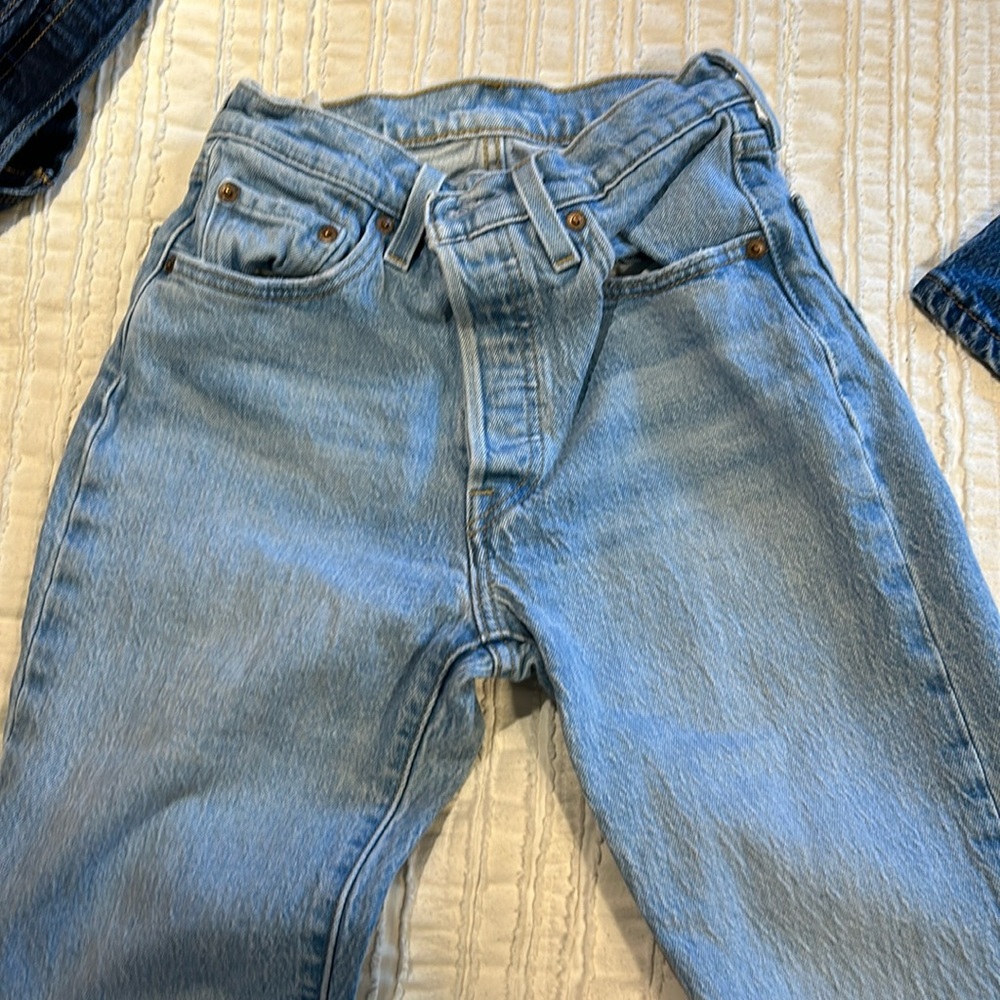 Levi’s jeans onl one owner.